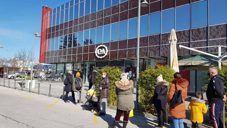 Covid-19, gneča, trgovine