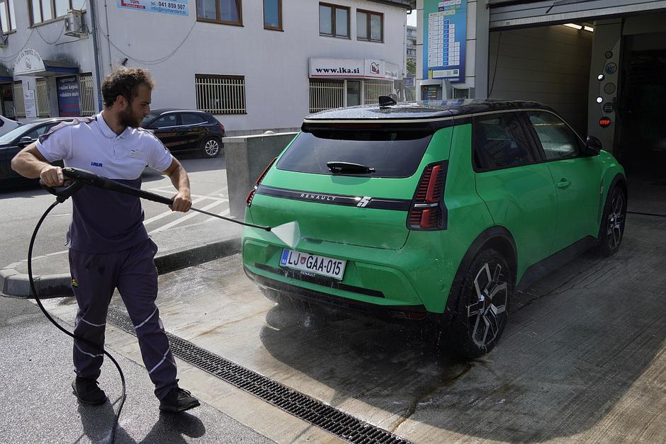 Avtopralnica MOL in INA | Avtor: Matija_Janežič