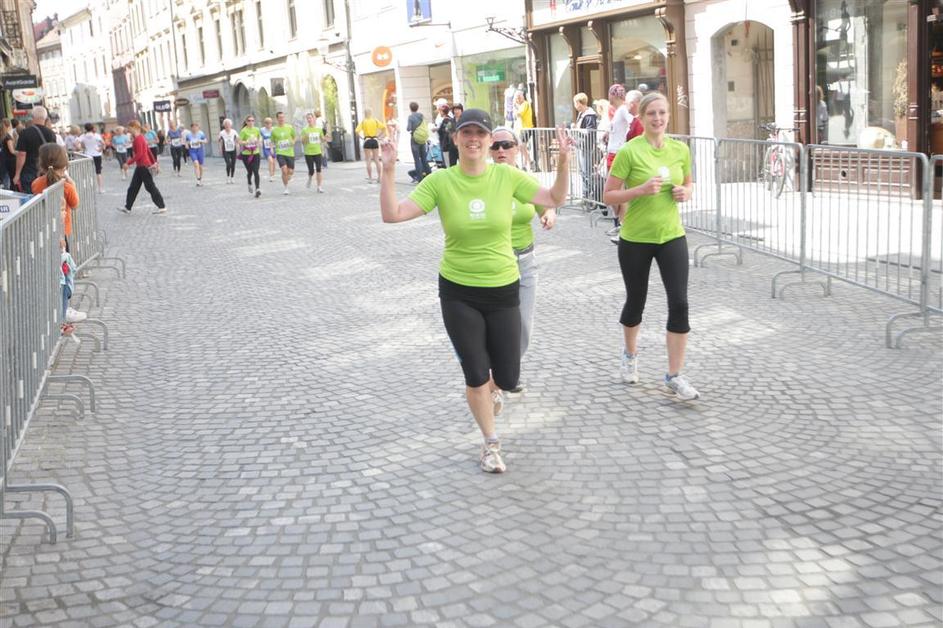 Če želite visokoresolucijsko fotografijo, nam pošljite elektronsko sporočilo na 