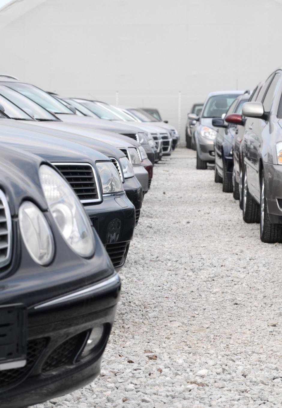 Rabljeni avti | Avtor: Anže Petkovšek