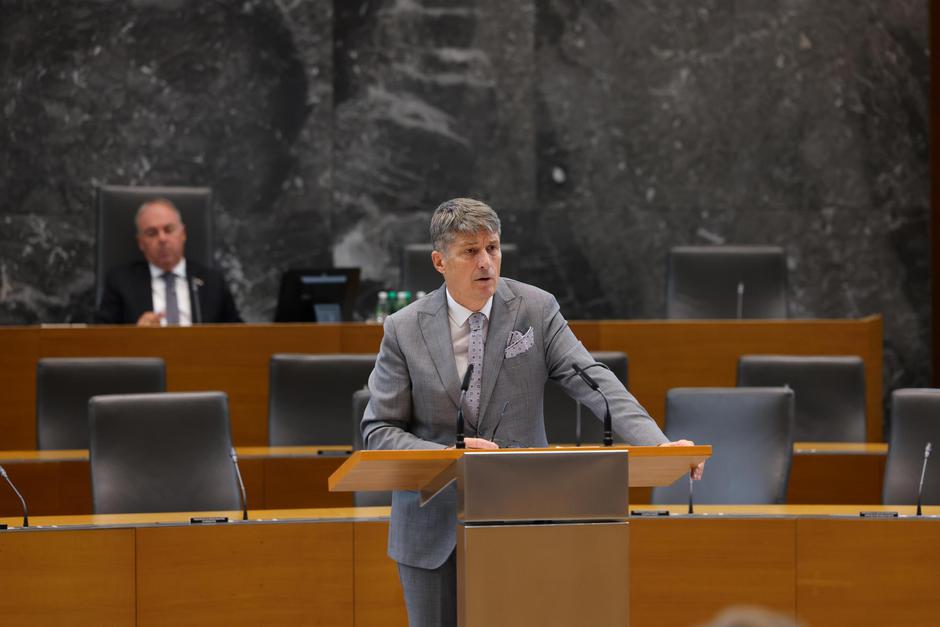 poslanci državni zbor borut sajovic | Avtor: Matija Sušnik/Državni zbor
