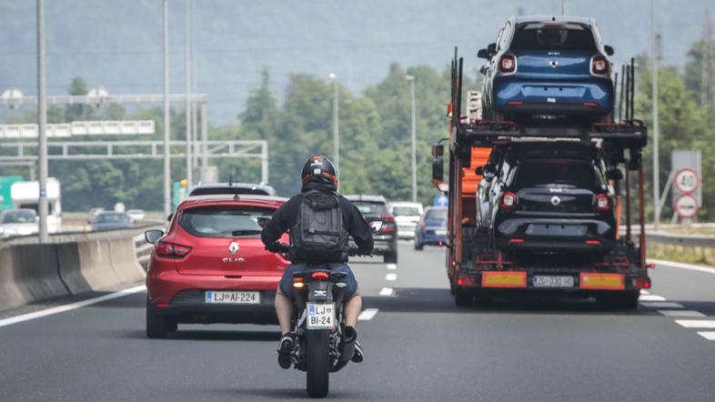 DARS avtocesta varnostna razdalja prehitevanje