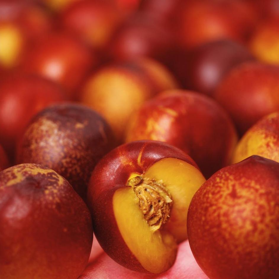 Jejte sadje, ki vsebuje veliko vode. (Foto: Shutterstock)