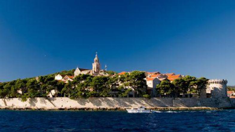 V mestu Korčula naj bi bil rojen znamenit svetovni popotnik Marco Polo.