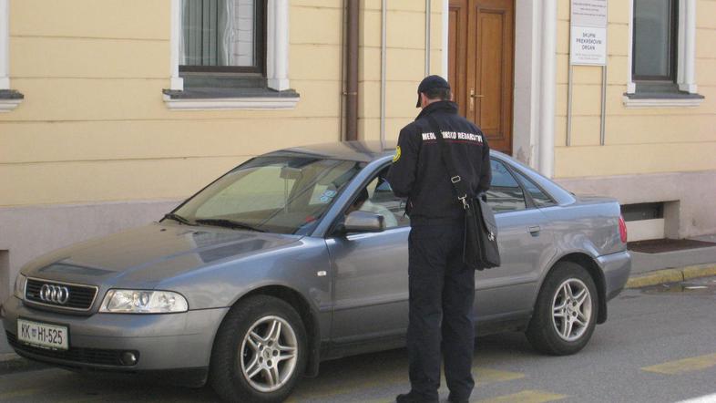 Naš bralec priporoča, da raje takoj odštejte zahtevane evre za kazen, saj se pri