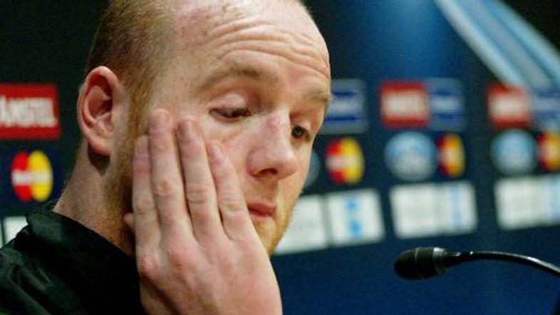 John Hartson se v bolnišnici še vedno bojuje za življenje.