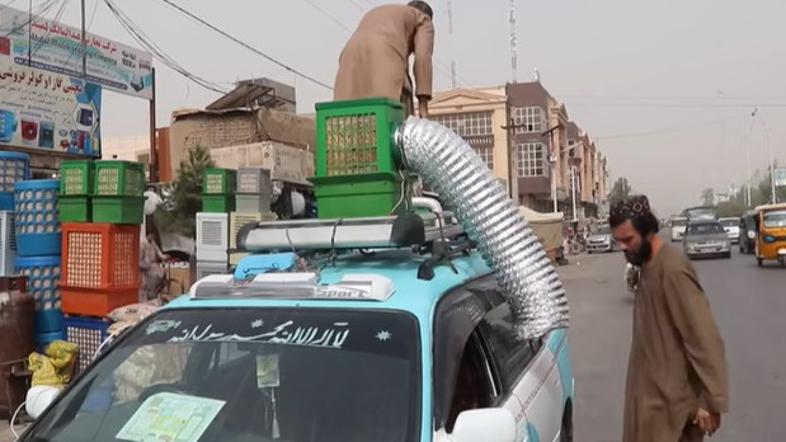 Iznajdljivi taksisti v Afganistanu z ročnimi klimatskimi napravami