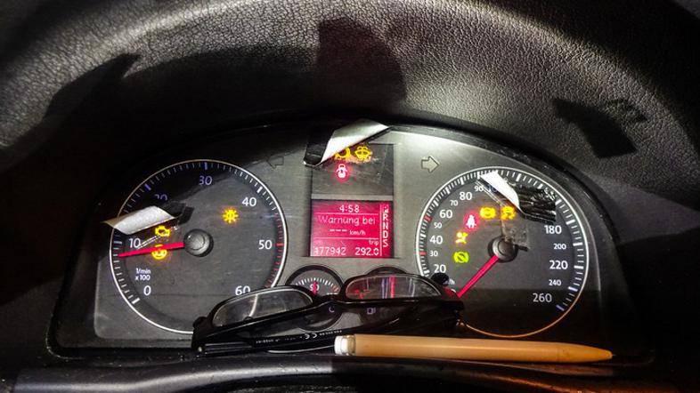 Lučke na armaturi neizpraven avto