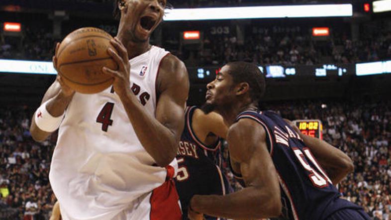 Chris Bosh je k prepričljivi zmagi Toronta prispeval 27 točk.