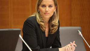 Ministrica in policisti: Kresalova je iz včerajšnjega Žurnala24 izvedela, da kri