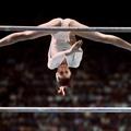 Nadia Comaneci na dvovišinski bradlji