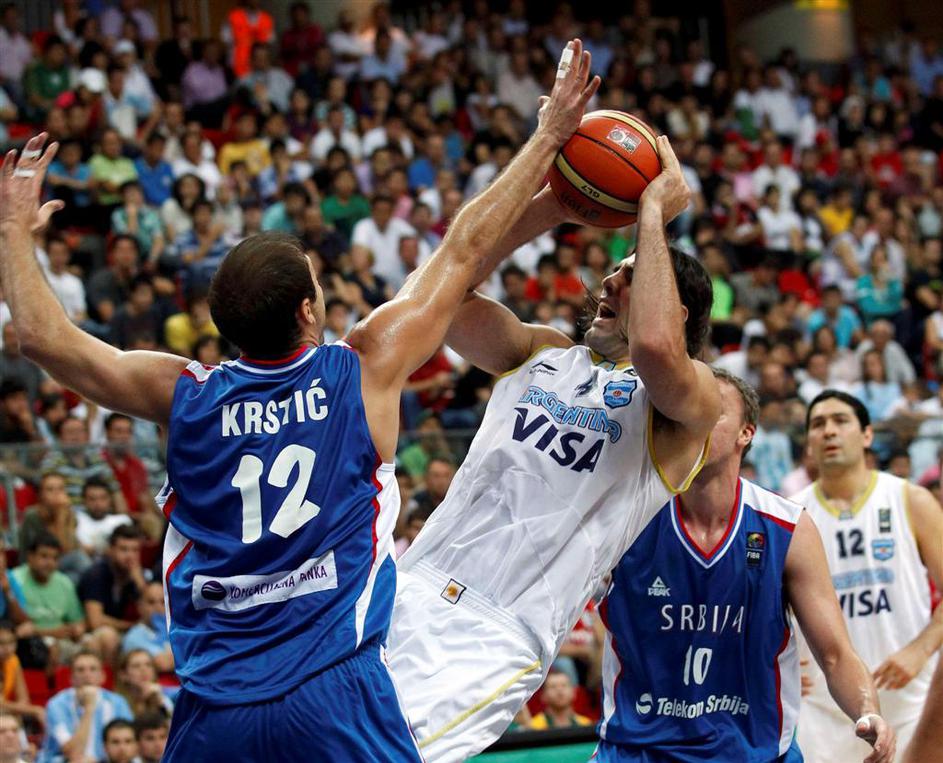 Luis Scola Nenad Krstic