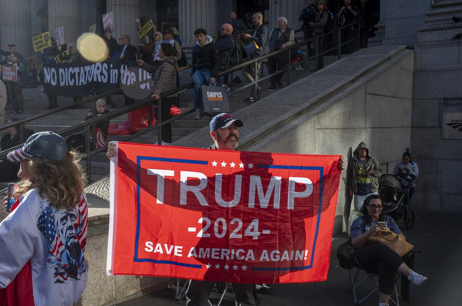 podporniki Donalda Trumpa na ulicah New Yorka