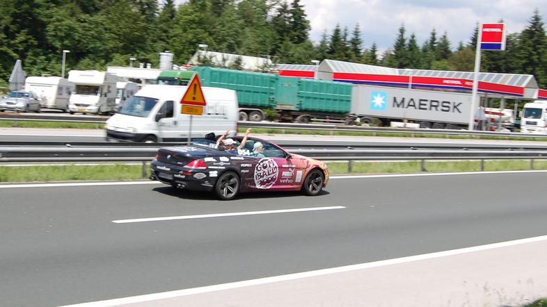 Gumball 3000 je vodil tudi po slovenski avtocesti.