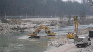 Čeprav delovni stroji delajo s polno paro, ne bodo mogli preprečiti škode, ki bo