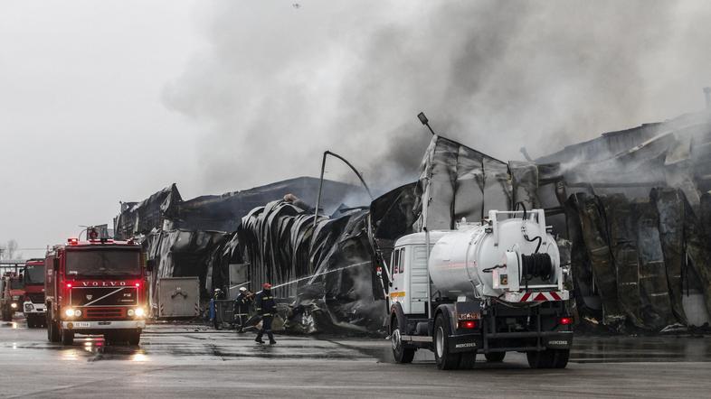 grčija požar tovarna piškotov