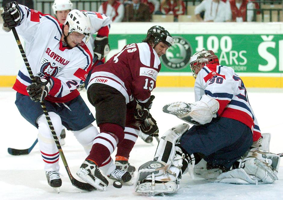 Latvijska, slovenska hokejska reprezentanca | Avtor: Epa