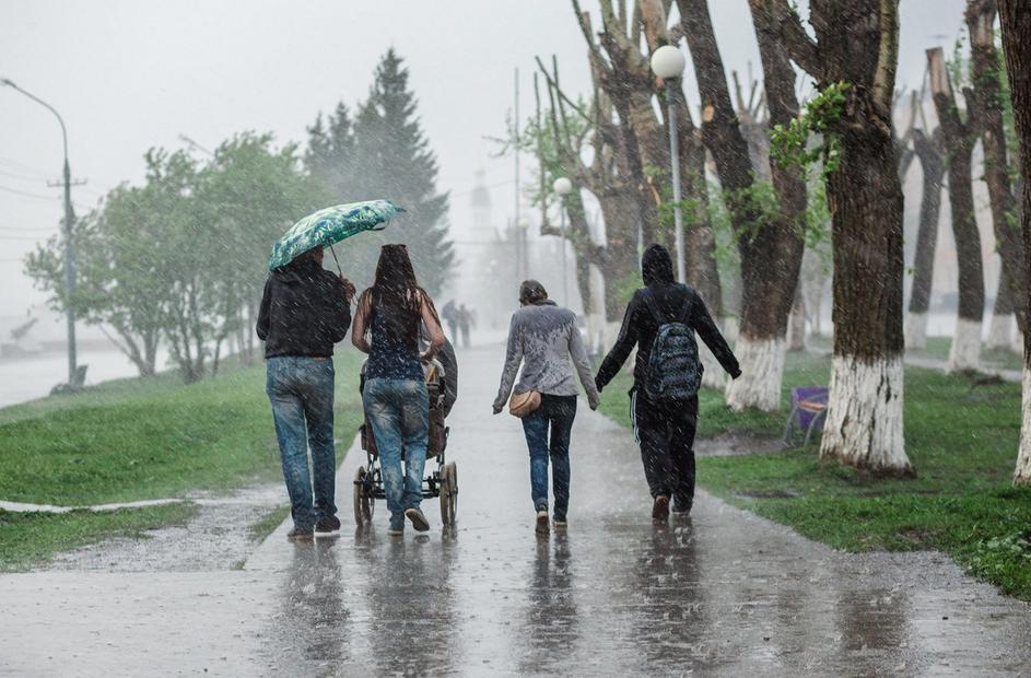 vreme dež nevihta naliv deževje veter mraz dežnik