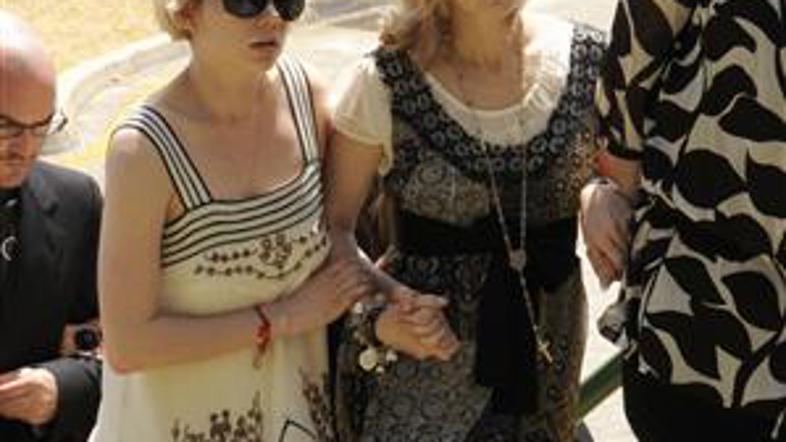 Igralka Michelle Williams (desno) in Kate, sestra Heatha Ledgerja, sta prispeli 