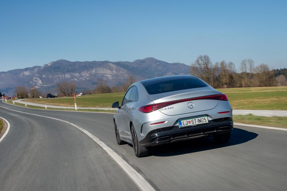 Primerjava: Mercedes-Benz CLA, hibrid in elektrika | Avtor: Anže Petkovšek