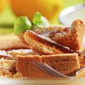 Male sladkosti z marelično ali katerkoli drugo marmelado ... (Foto: Shutterstock
