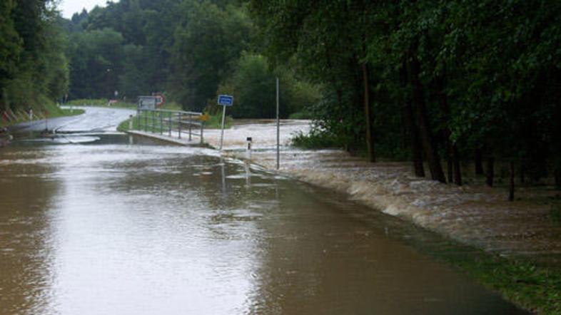 Pretoki Soče, Vipave in drugih pritokov Soče lahko presežejo opozorilne vrednost