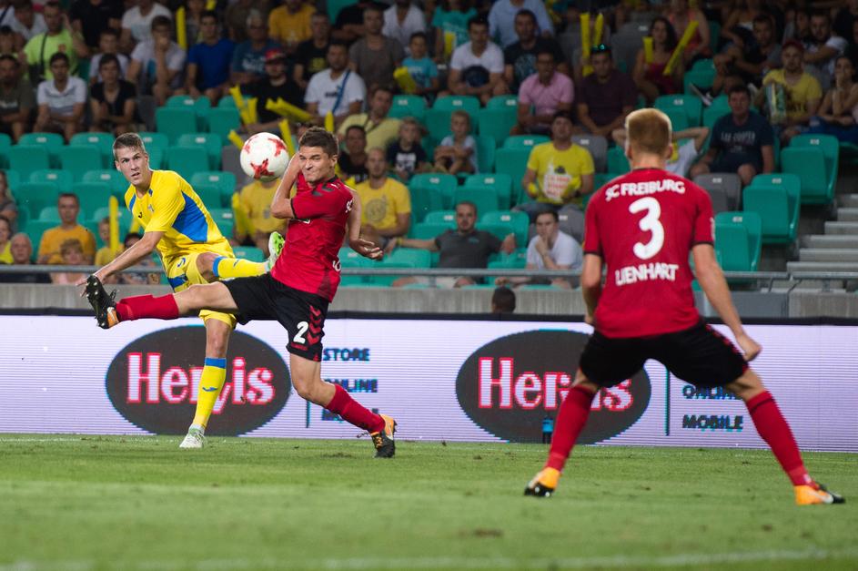 Kvalifikacije med NK Domžale in Freiburgom.