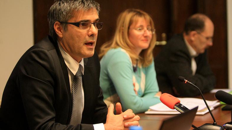 Veliko bolnikov na pregled ali poseg raje čaka dlje, kot da bi odšli v bolj odda