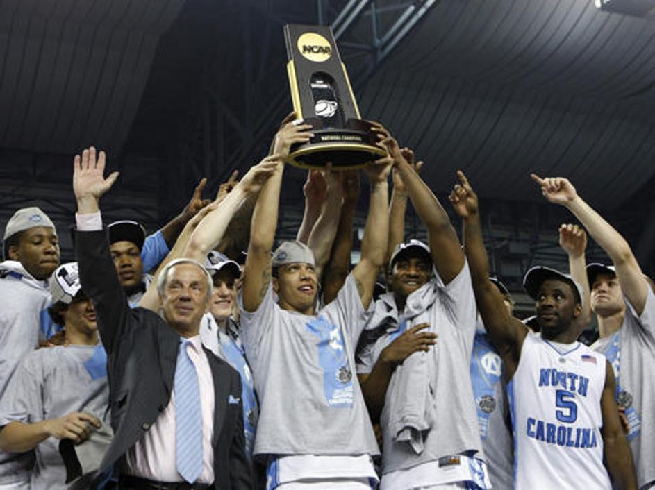 Košarkarji Severne Karoline so v rekordnem finalu premagali Michigan State.