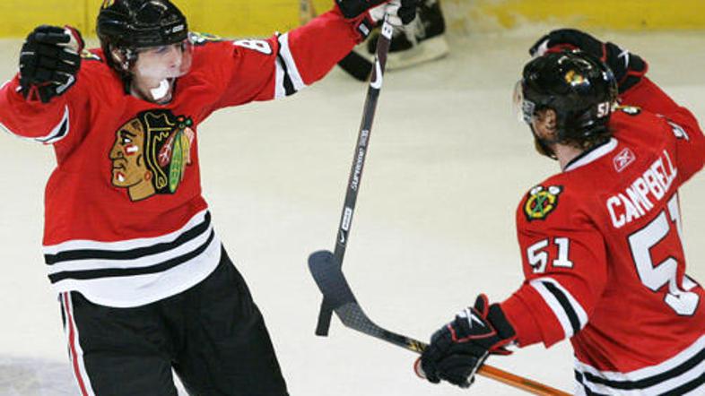 Junak četrte zmage Blackhawksov in uvrstitve v finale konference je bil Kane (le