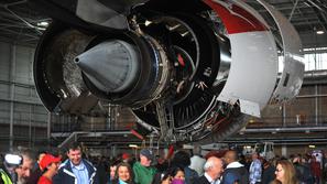 Kljub eksploziji motorja so jo vsi odnesli brez praske. (Foto: EPA)