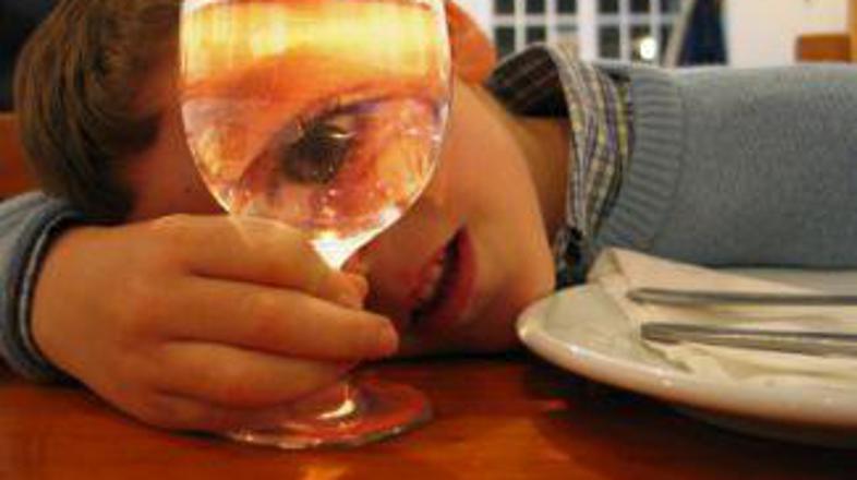 Vino je belo, oči bodo rdeče.