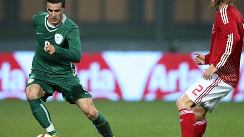 Mirnes Šišić v dvoboju s slovitim Christianom Poulsenom.