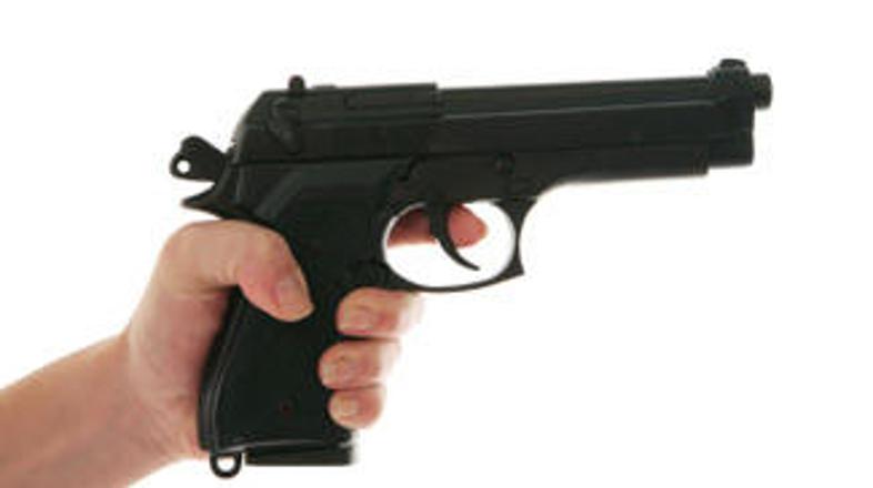 Napadalec je izstrelil 30 nabojev.