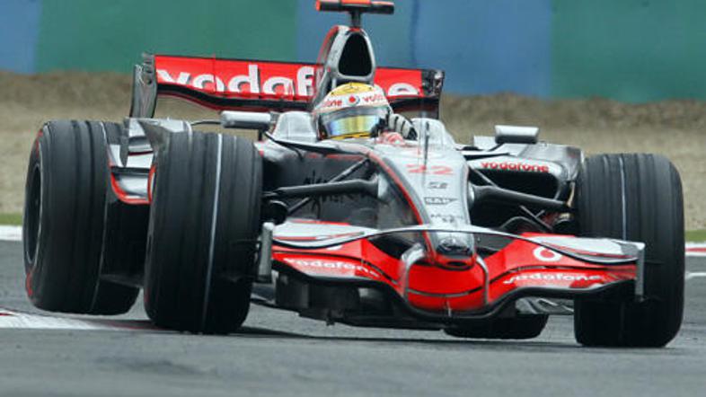 Z najhitrejšim časom na testiranjih je Lewis Hamilton pokazal, da doma lahko zma