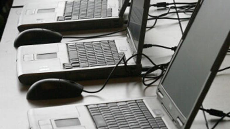 Neznanci so Zvezi drsalnih športov Slovenije ukradli tri računalnike (simbolna s