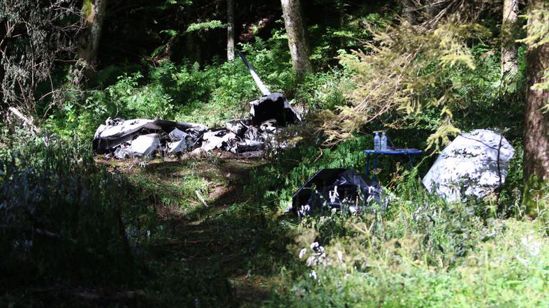 Posledice strmoglavljenja letala pri Ajdovščini