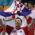 Petar Metličić se je takole veselil olimpijskega zlata iz Aten, potem ko je Hrva