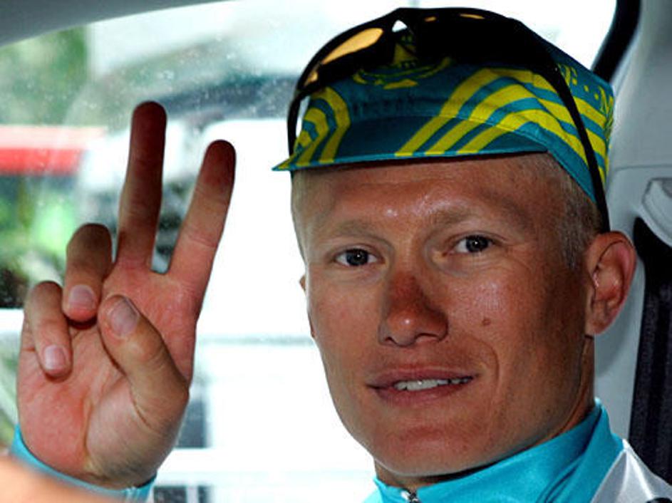 Aleksander Vinokurov je prevzel skupno vodstvo. (Foto: Action Images)