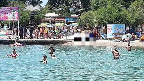 mrtva ženska na plaži