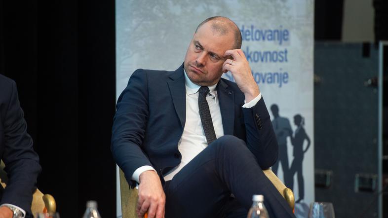 Blaž Brodnjak, predsednik uprave NLB, bančna konferenca
