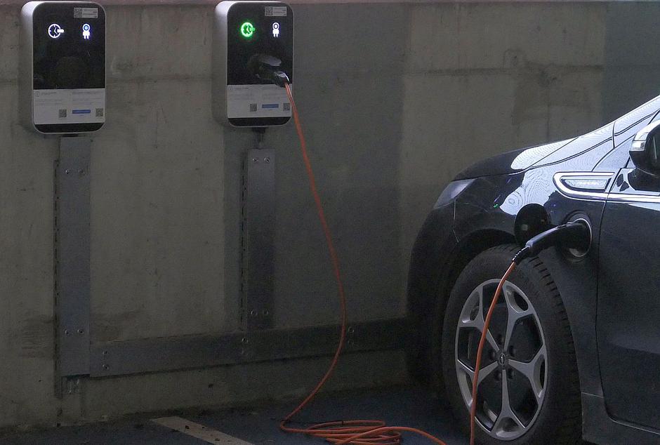 električna polnllnica garaža | Avtor: Matija_Janežič