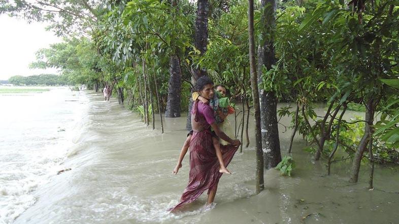 Bangladeš, neurje, nevihta, poplave, dež, uničeni domovi