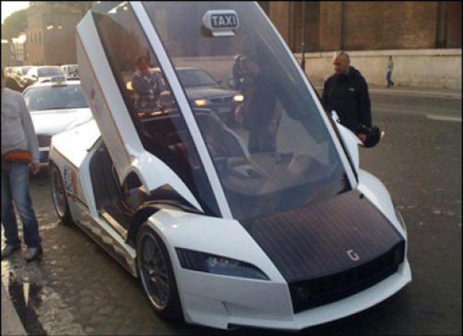 Koncept giugiaro quaranta je bil prvič predstavljen na avtosalonu v Ženevi leta 