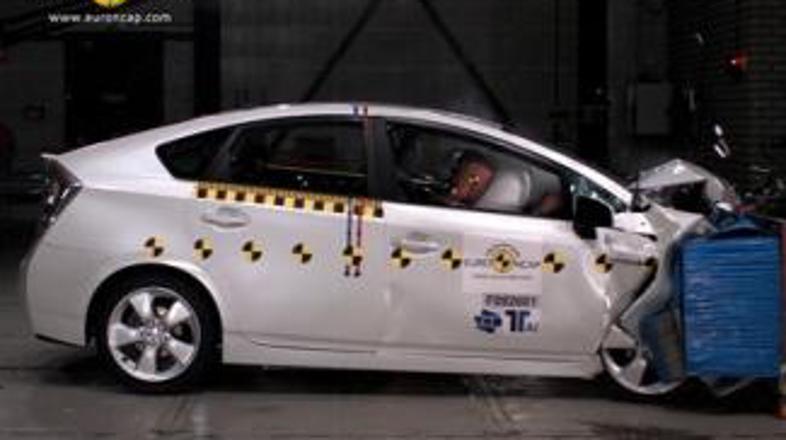 Toyota prius tretje generacije (na fotografiji) in nova honda insight sta še pos