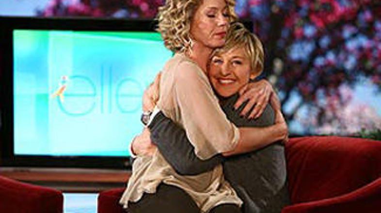 Christina in Ellen sta se prisrčno objeli.