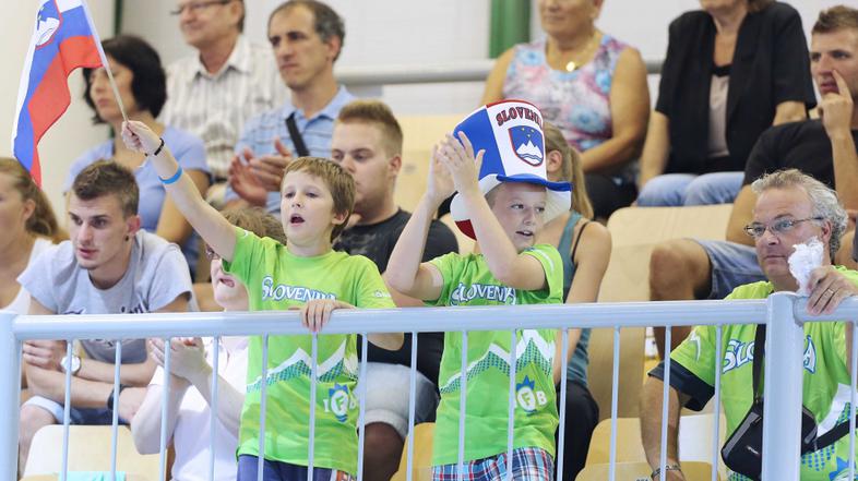 Sport 23.08.2013 navijaci, kosarka, prijateljska tekma, Slovenija - Crna Gora, d