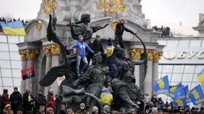 Trg neodvisnosti protivladni protesti Kijev  