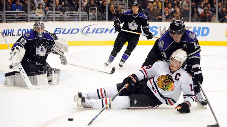 Anže Kopitar se je z Blackhawks boril v obrambi in napadu. (Foto: AFP)