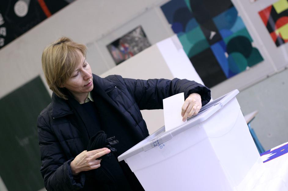 Koalicija predlaga 40-odstotno udeležbo za veljavnost referenduma, opozicija pa 